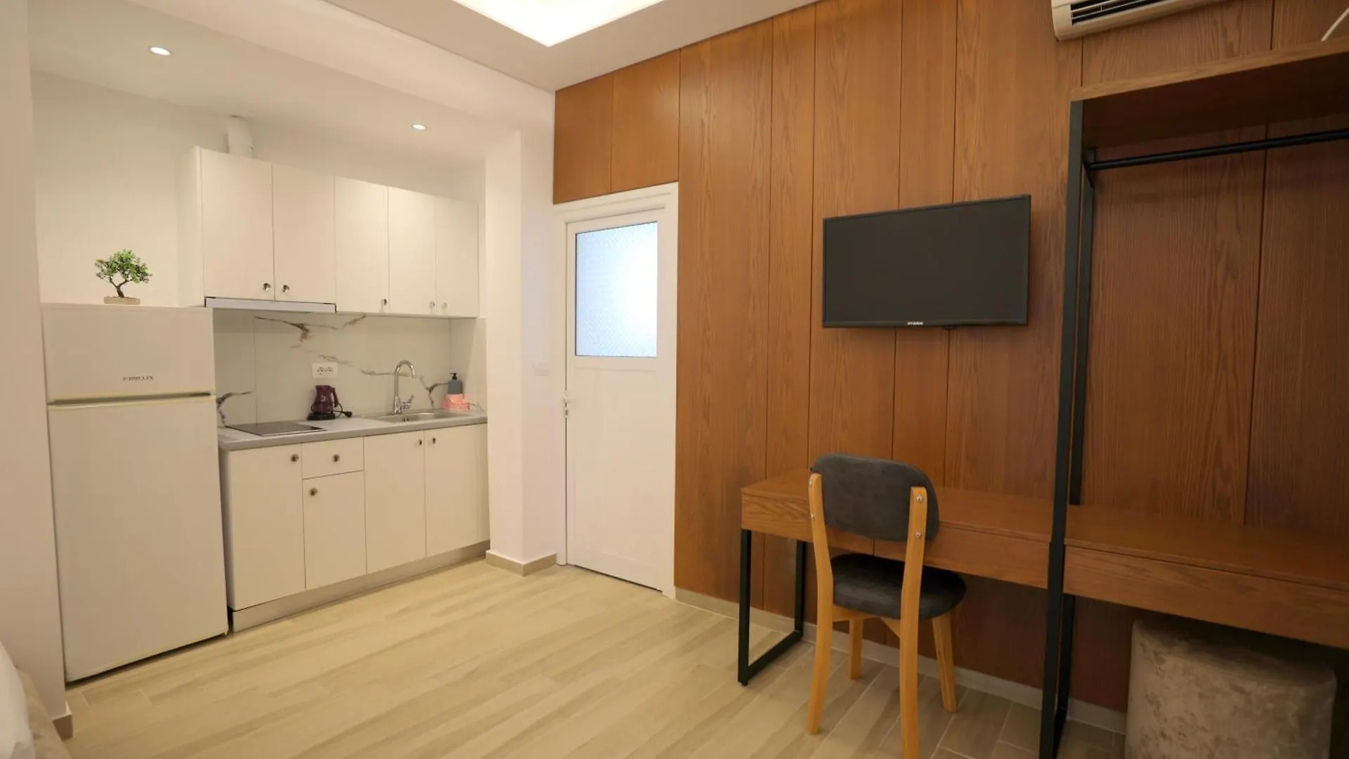 Hotel Golden Oak Ksamil 3*,