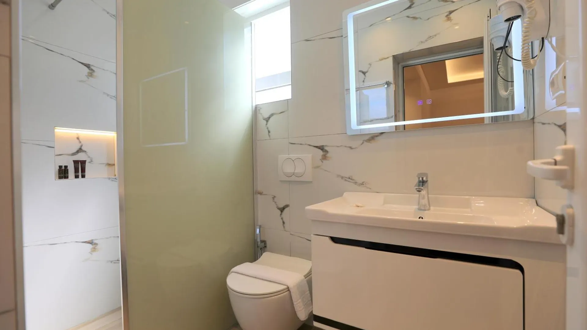 Hotel Golden Oak 사밀 3*,  알바니아
