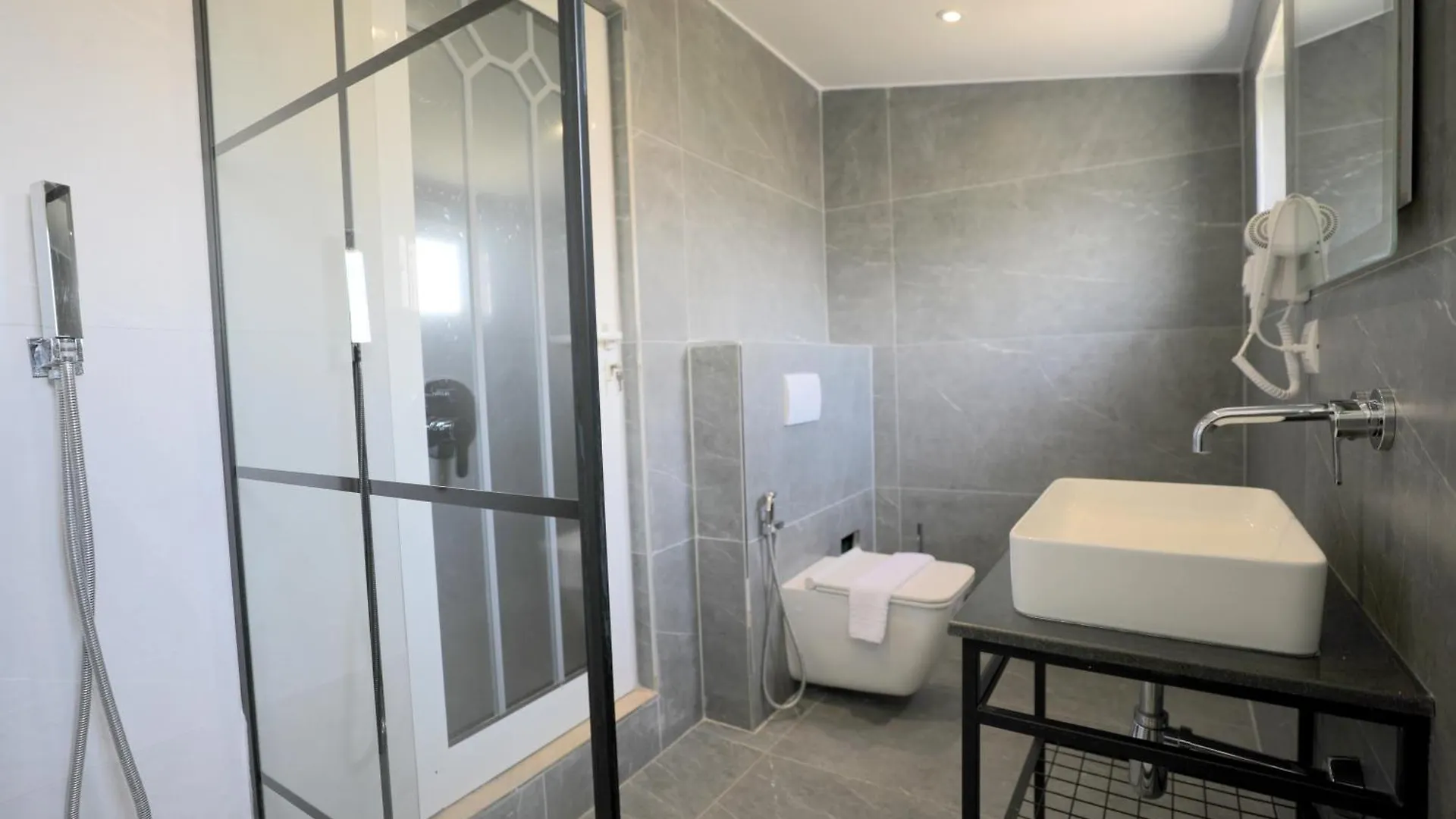 Hotel Golden Oak Ksamil 3*,  Albanien