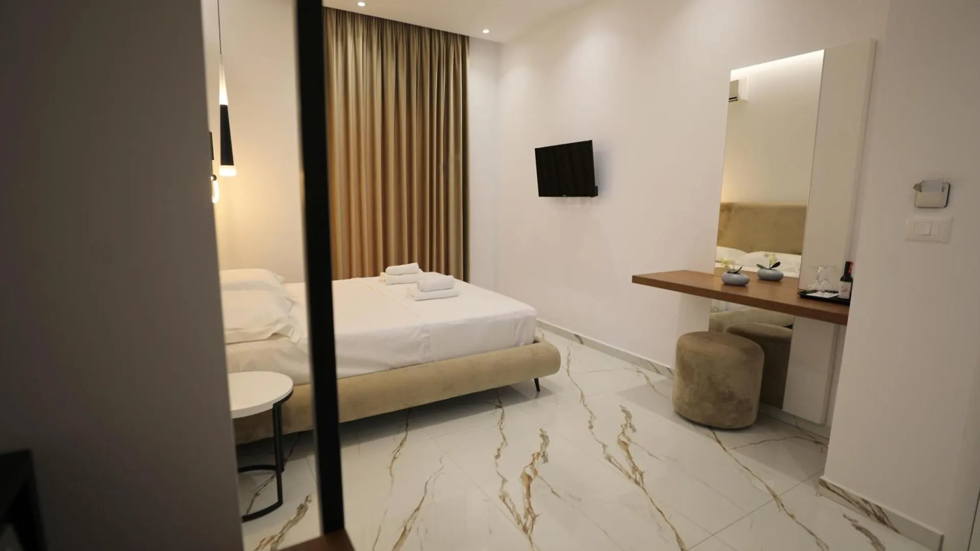 Hotel Golden Oak 사밀